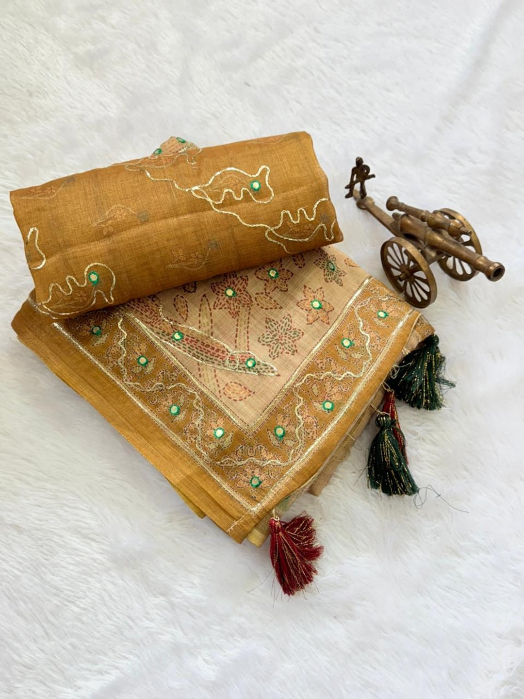 Peachmode Beige Simar Silk Digital Print Saree with Aari Work - Image 4