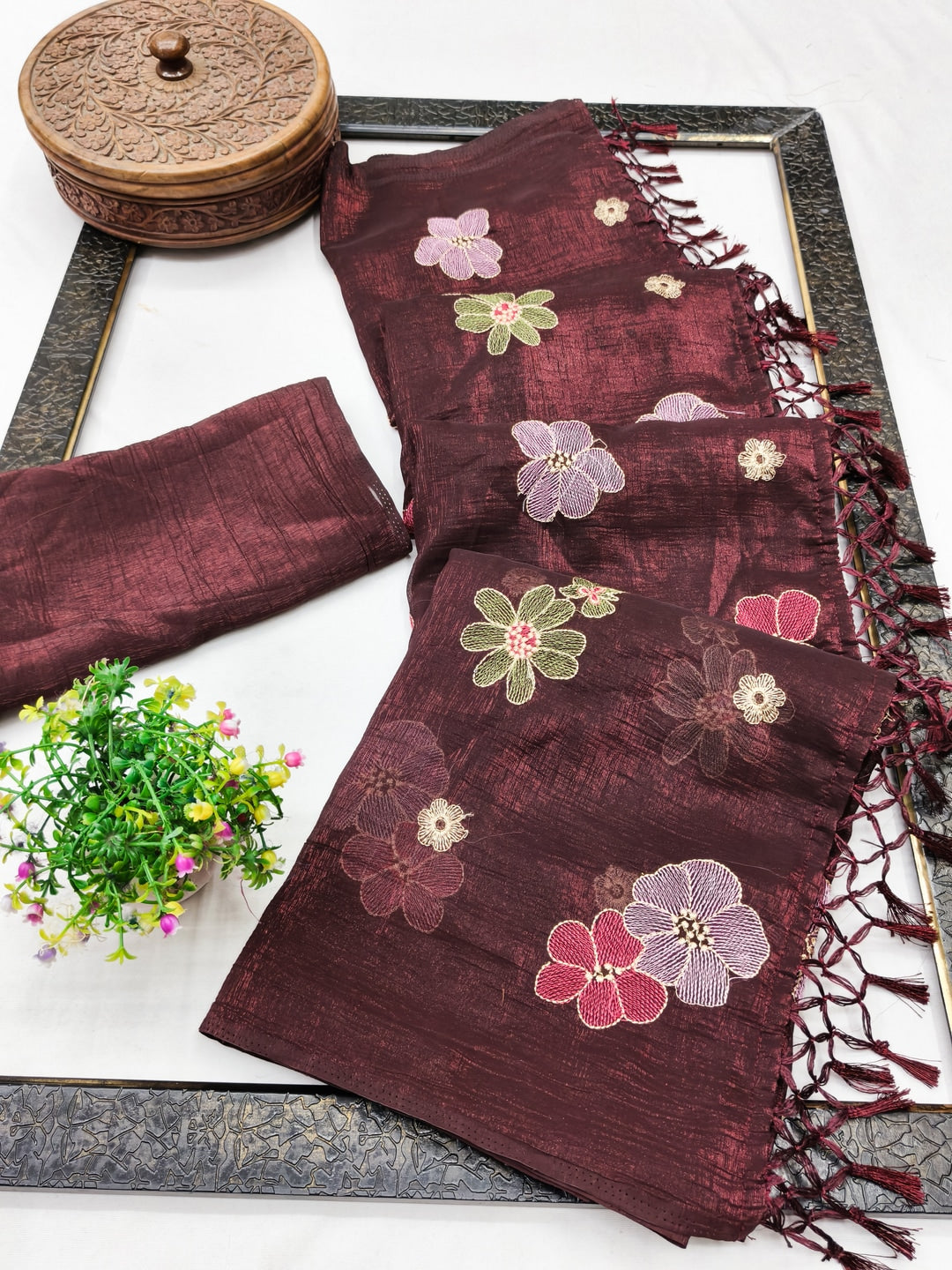 Peachmode Maroon Crunchy Saree with Floral Embroidery Work - Image 3