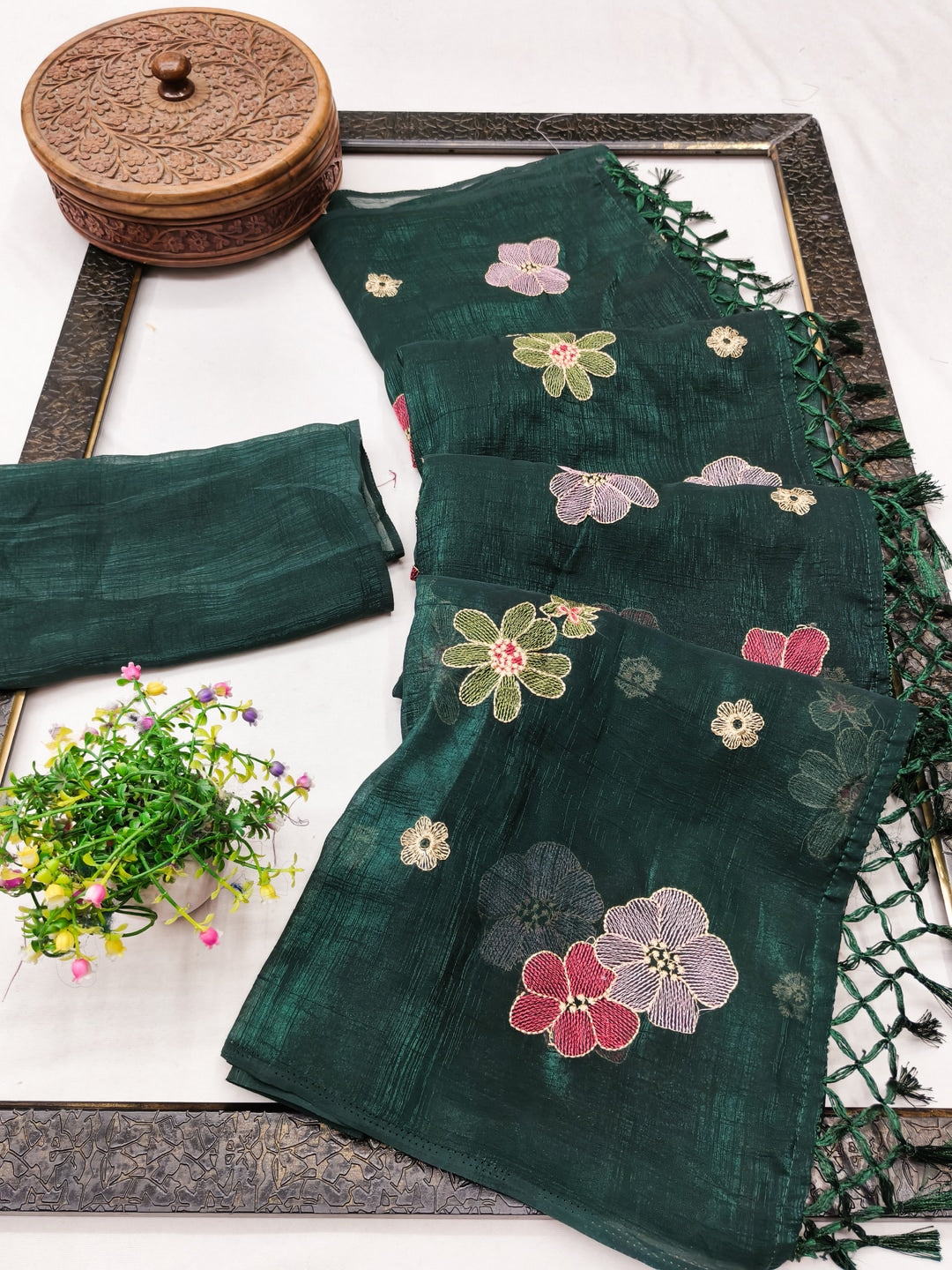 Peachmode Green Crunchy Saree with Floral Embroidery Work - Image 3
