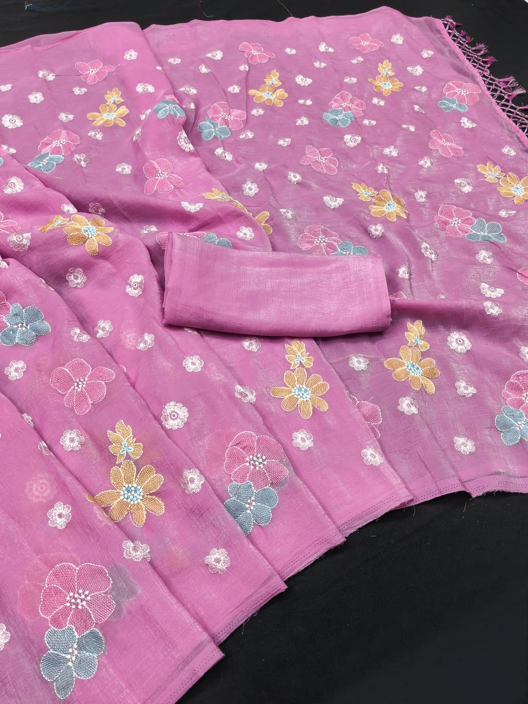 Peachmode Pink Crunchy Saree with Floral Embroidery Work - Image 2