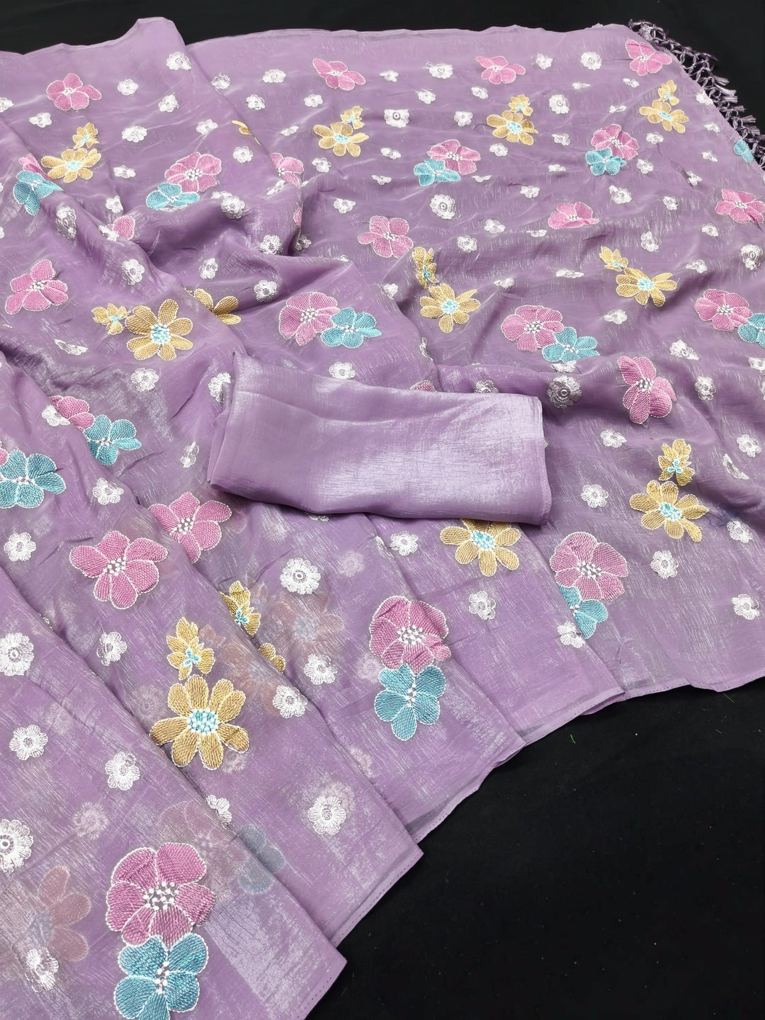 Peachmode Lavender Crunchy Saree with Floral Embroidery Work - Image 2