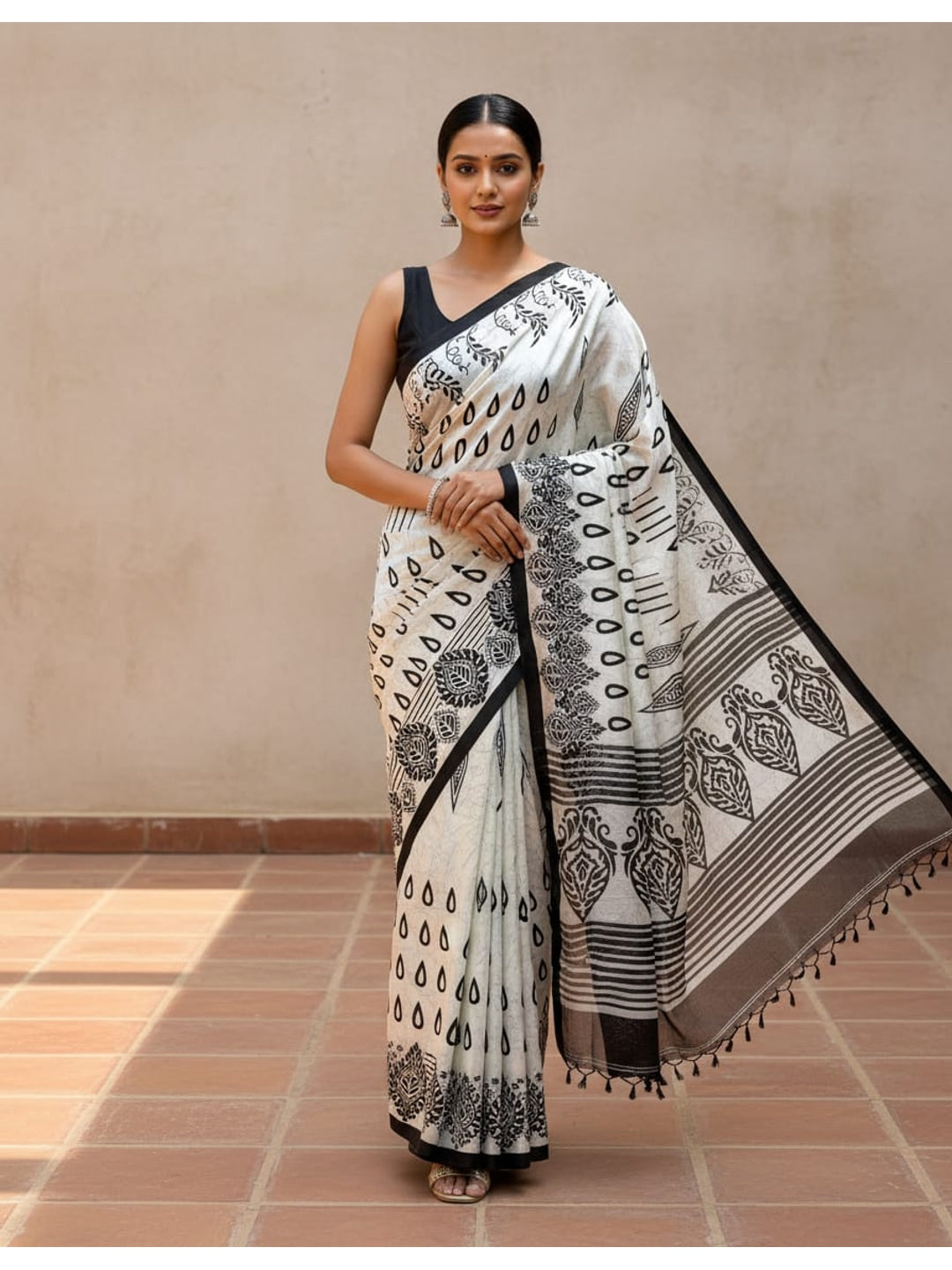 Peachmode White Art Silk Saree with Digital Print - Image 1