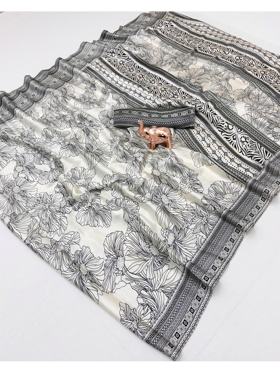 Peachmode Grey Art Silk Saree with Digital Print - Image 2
