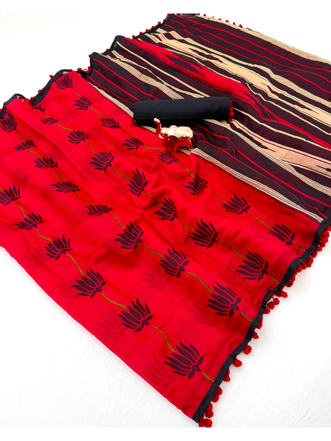 Peachmode Red Mul Mul Cotton Saree with Digital Print - Image 2