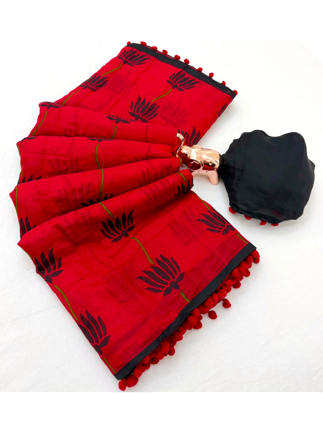 Peachmode Red Mul Mul Cotton Saree with Digital Print - Image 3