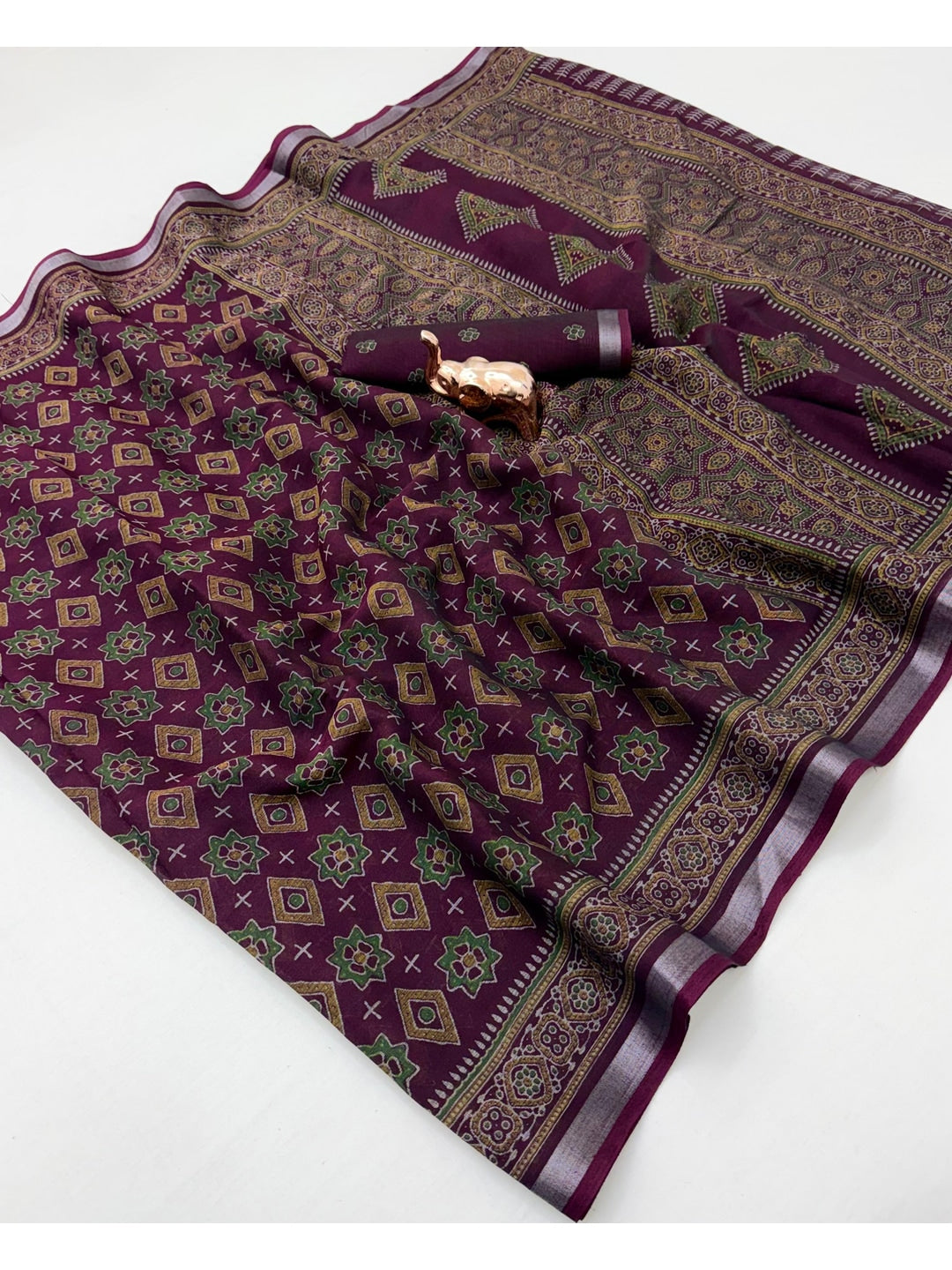 Peachmode Maroon Semi Cotton Saree with Ajrakh Print - Image 2