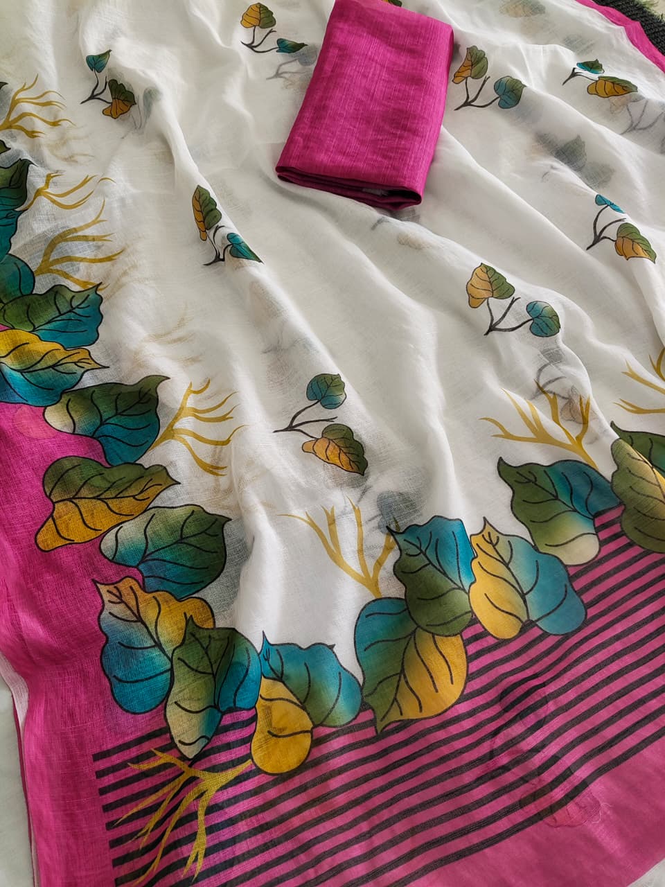 Peachmode White Linen Leaf Print Saree with Pink Border - Image 2