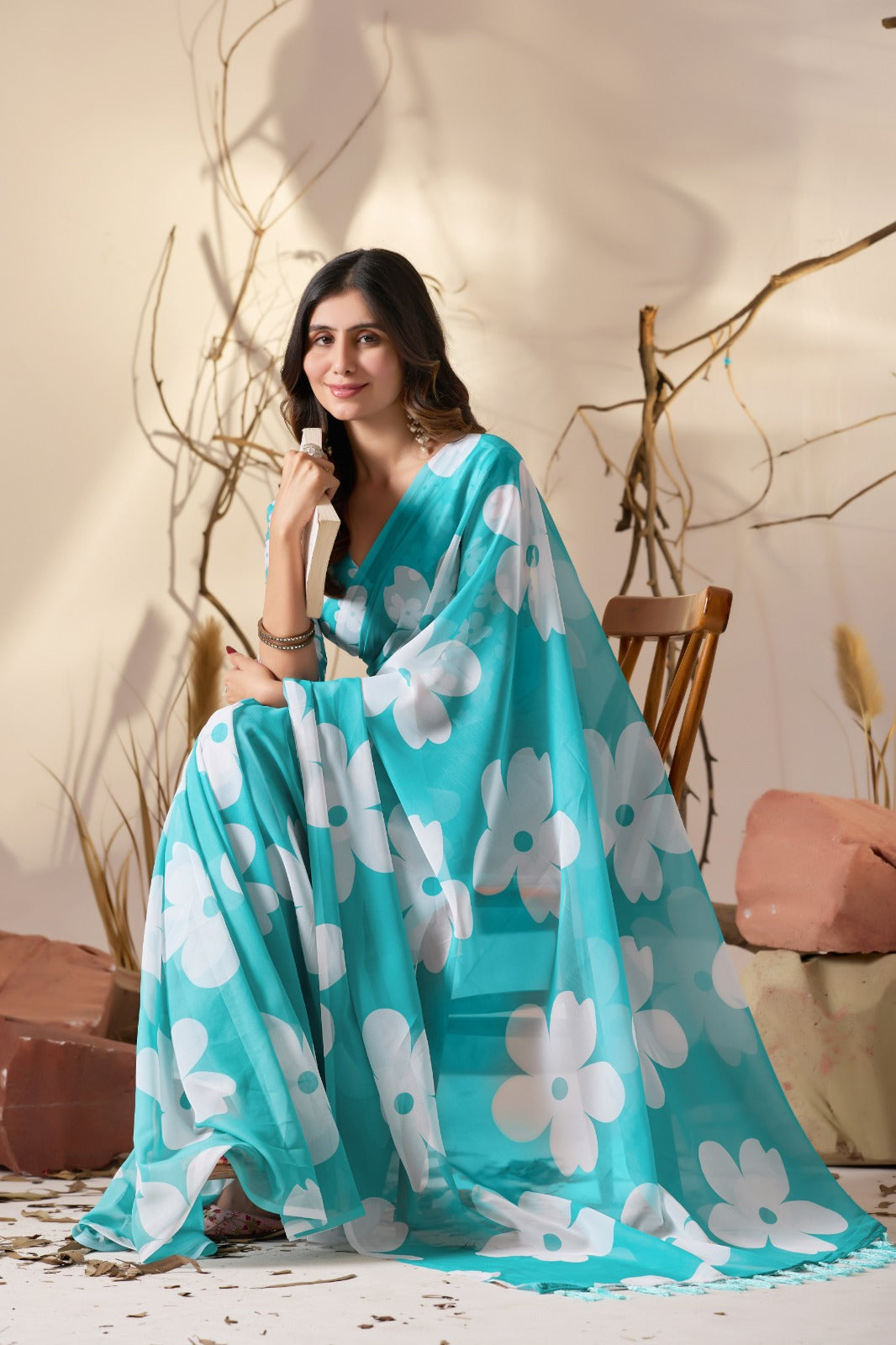 Peachmode Aqua Blue Georgette Floral Print Saree - Image 4