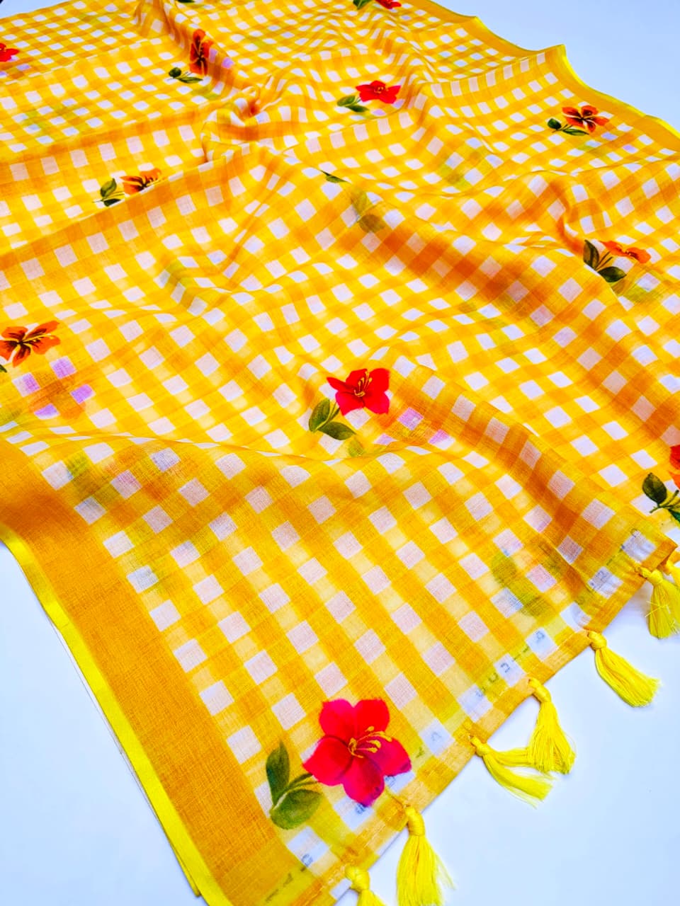 Peachmode Yellow Linen Cotton Checks Digital Print Saree - Image 5