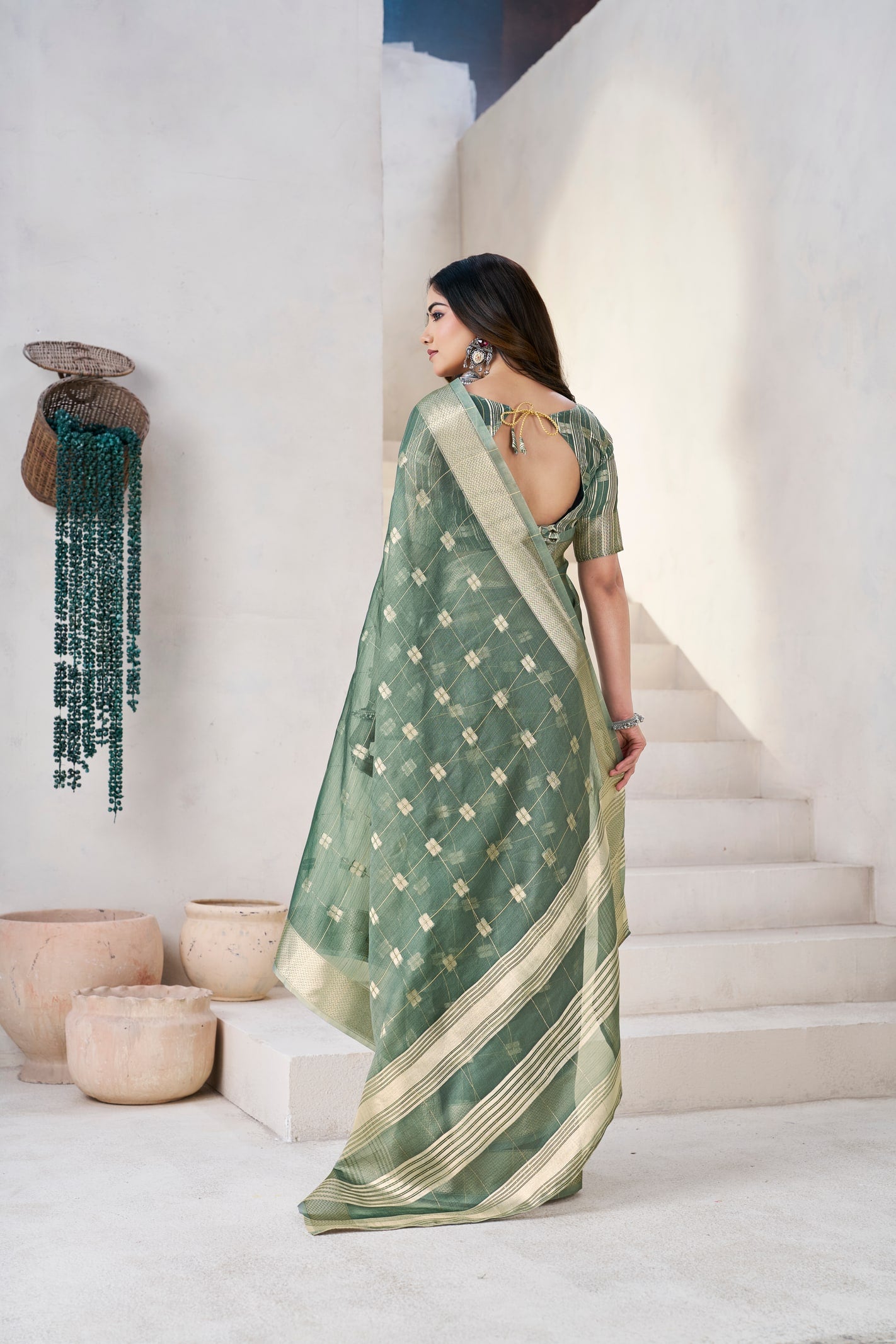 Peachmode Green Linen Cotton Silk Zari Saree - Image 5