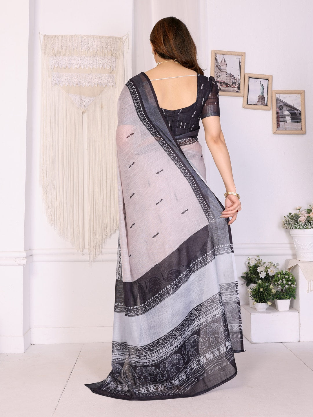 Black Handloom Linen Cotton Digital Print Saree - Image 3