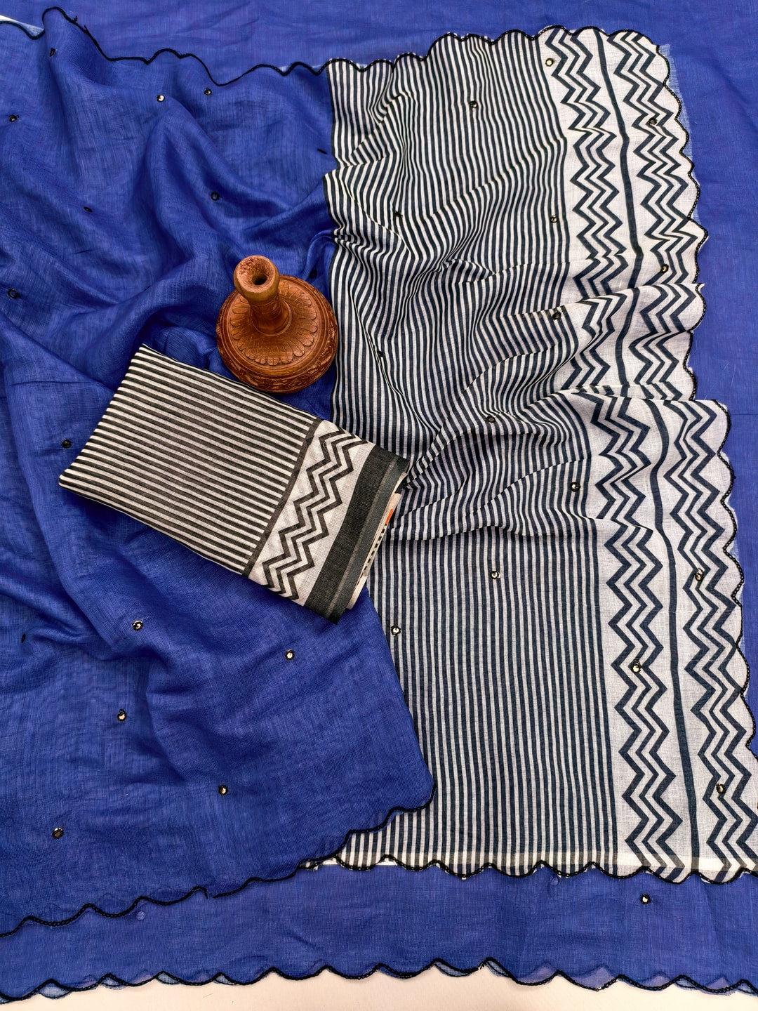 Royal Blue Soft Linen Cotton Zigzag Mirror Work Saree - Image 2
