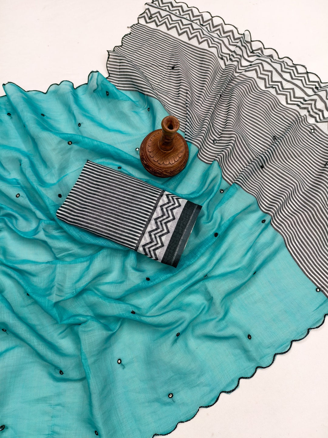 Turquoise Soft Linen Cotton Zigzag Mirror Work Saree - Image 3