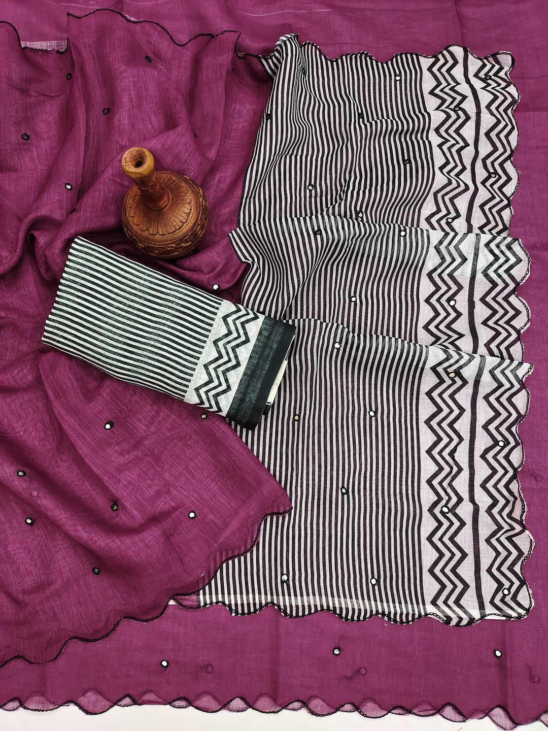 Wine Soft Linen Cotton Zigzag Mirror Work Saree - Image 2