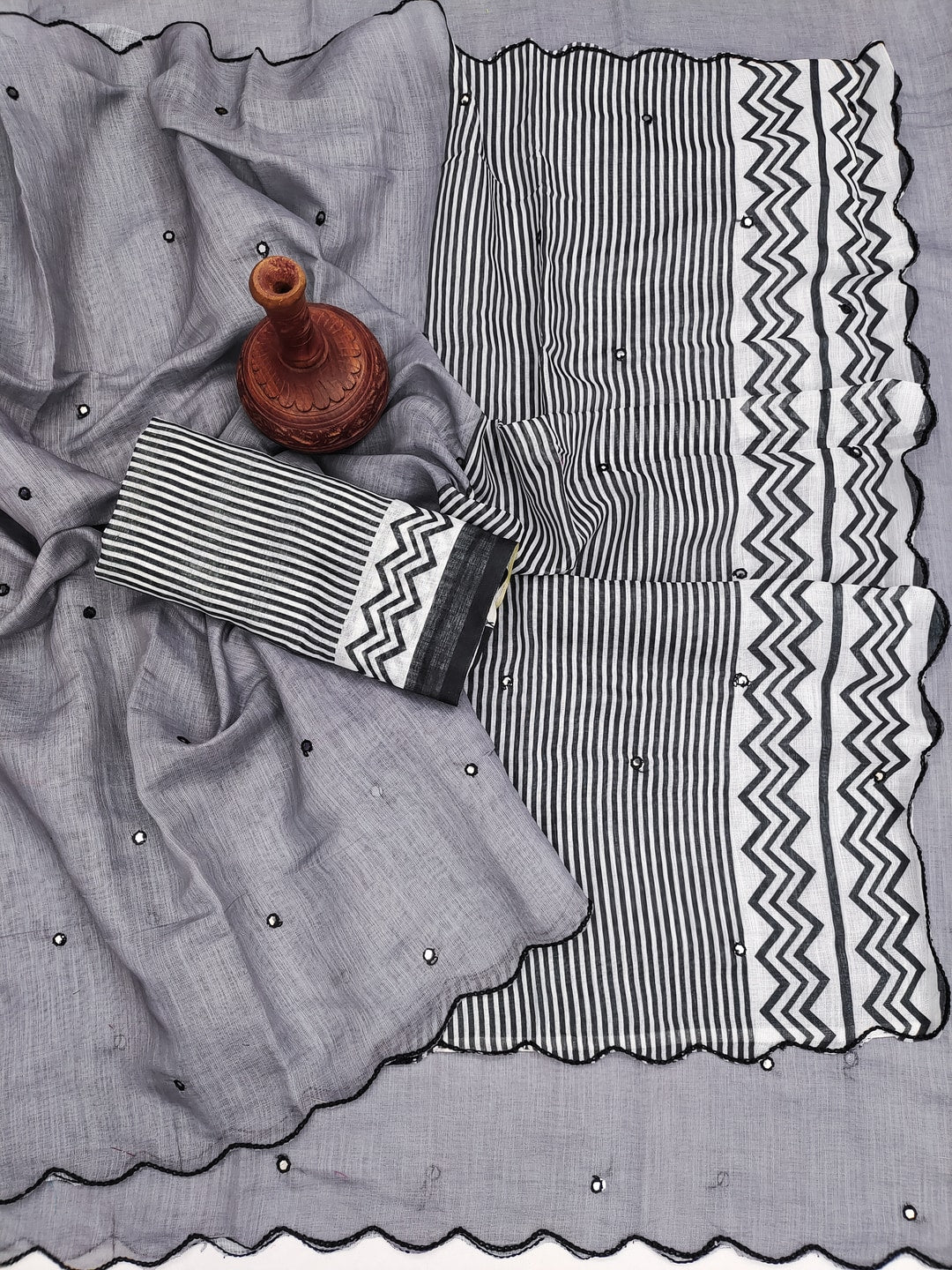 Grey Soft Linen Cotton Zigzag Mirror Work Saree - Image 2