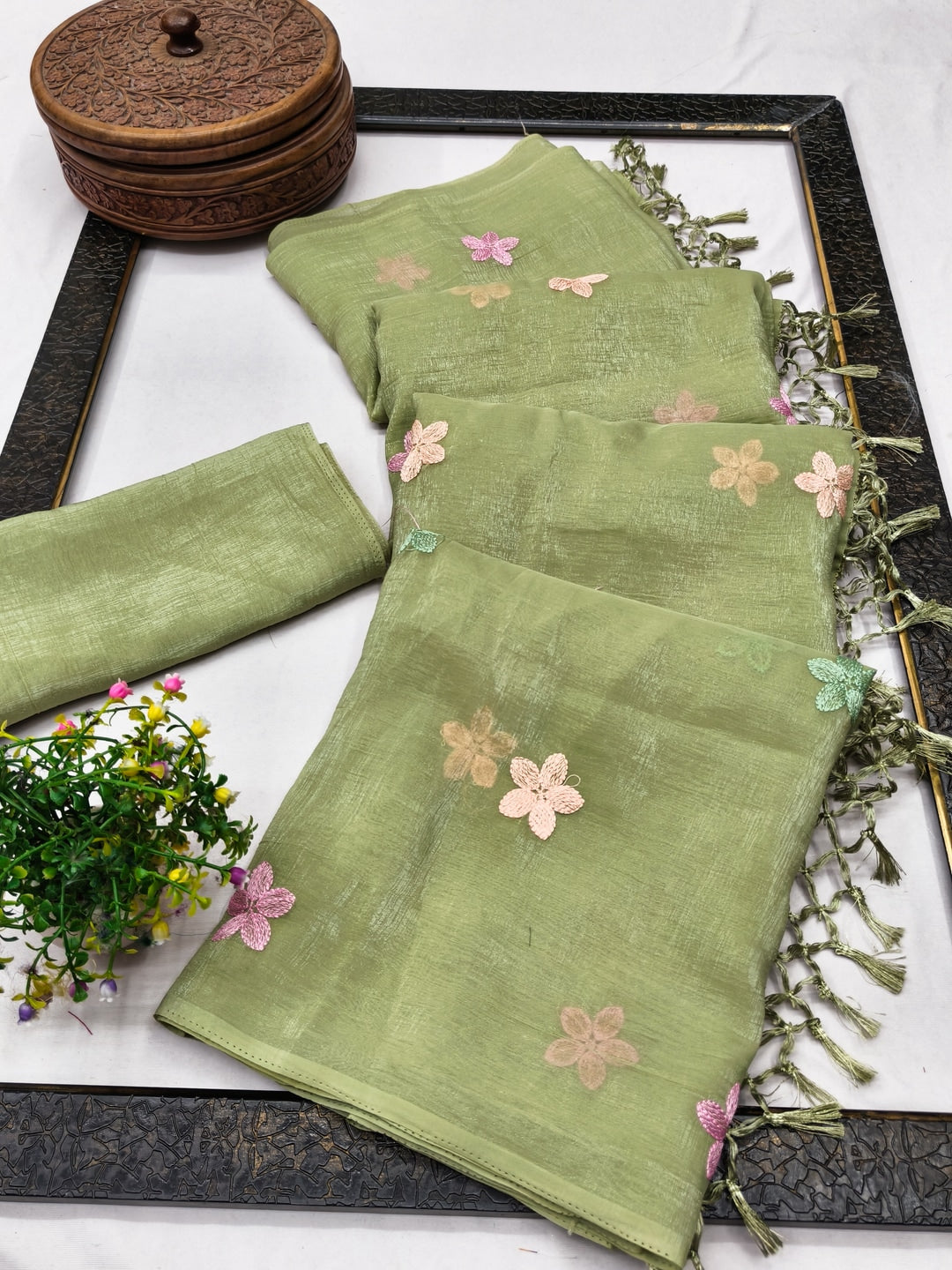 Peachmode Green Crunchy Saree with Floral Embroidery Work - Image 3