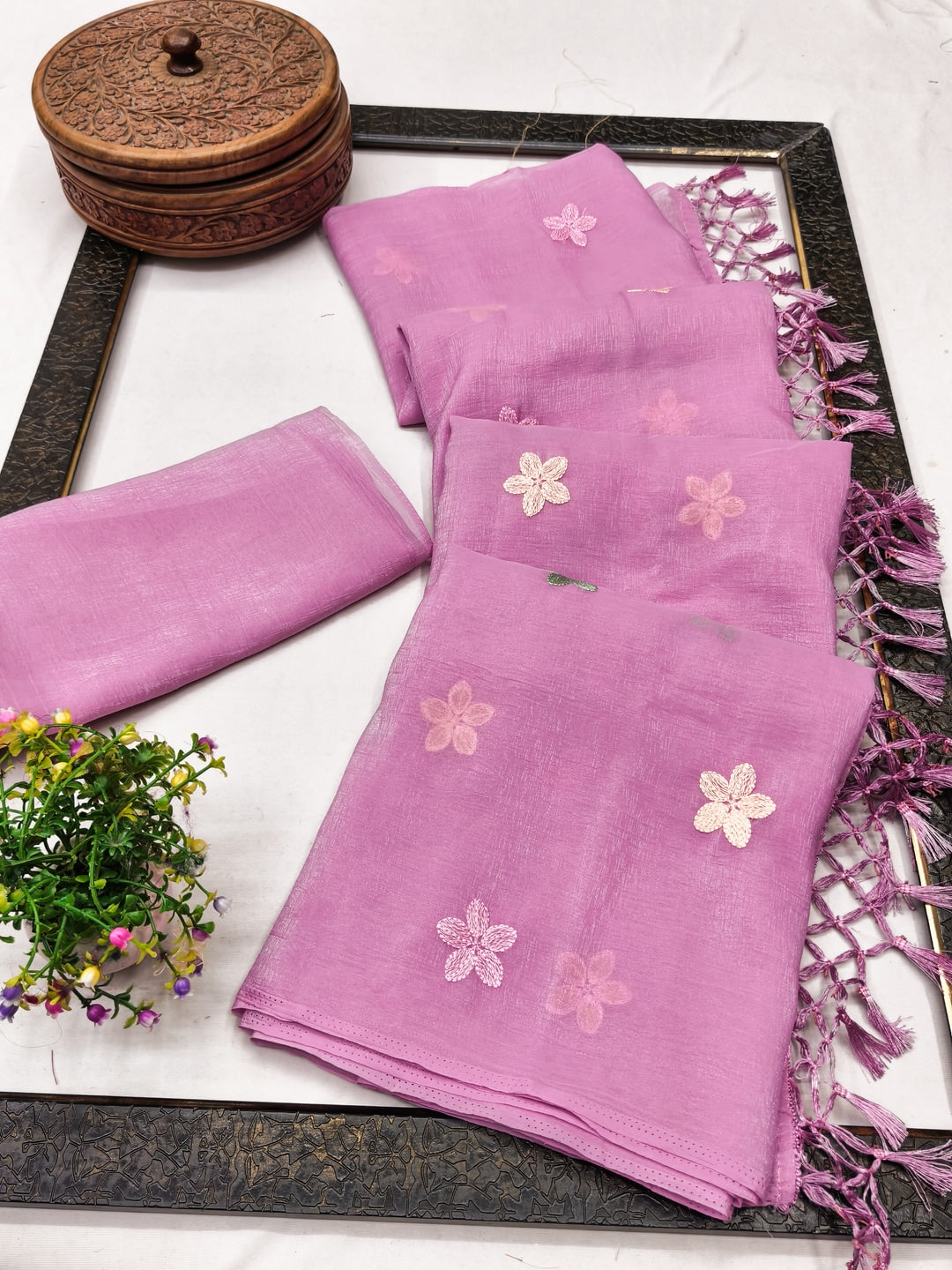 Peachmode Pink Crunchy Saree with Floral Embroidery Work - Image 3