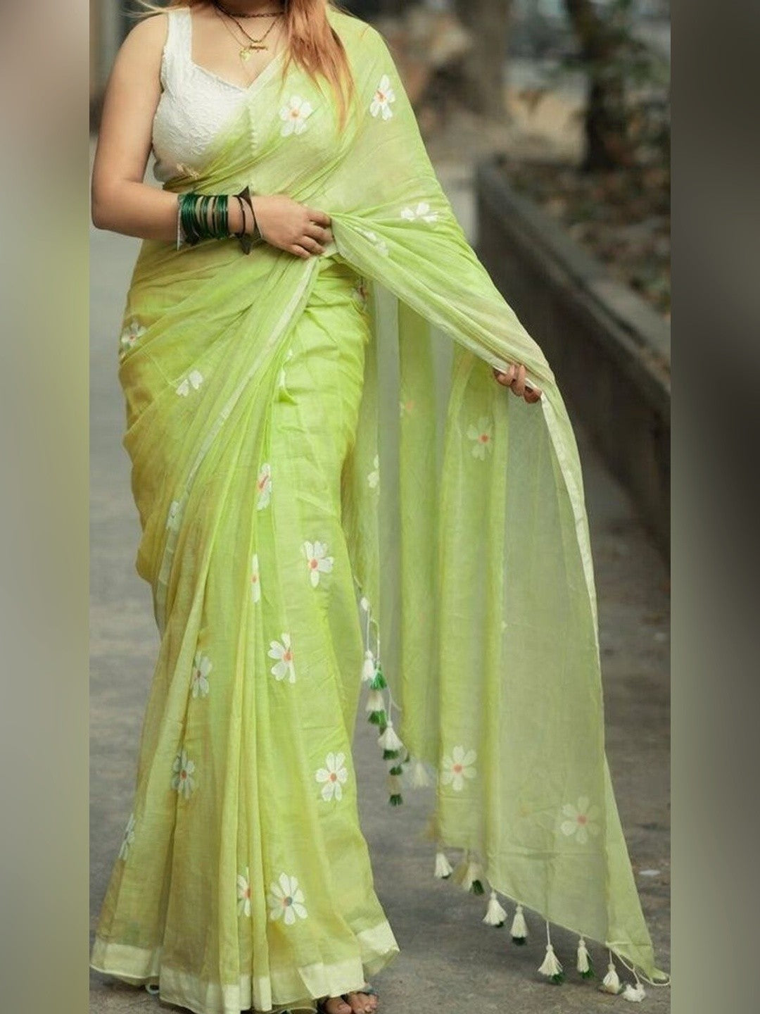 Peachmode Green Linen Cotton Floral Print Saree - Image 3