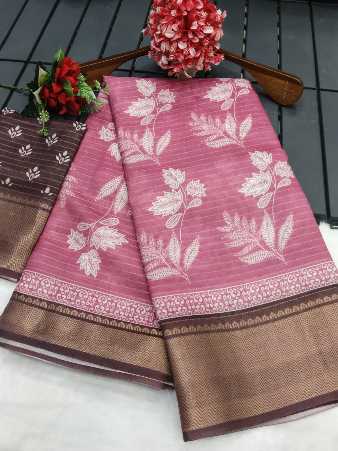 Peachmode Pink Dola Silk Zari Border Saree - Image 2