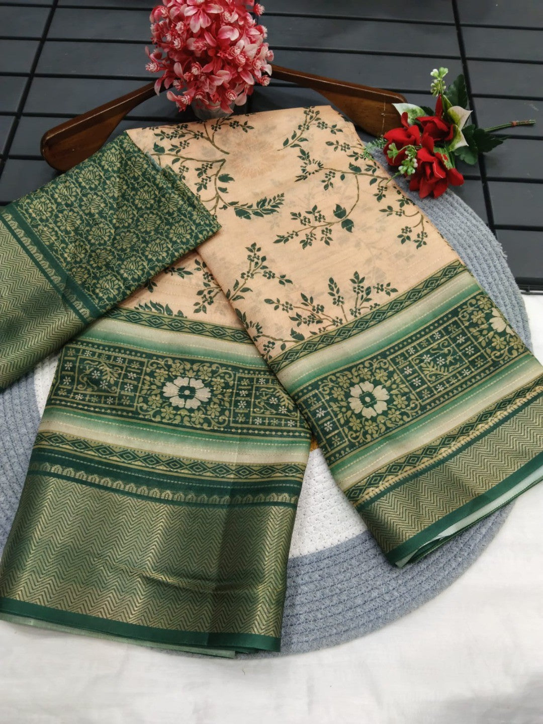 Peachmode Beige & Green Dola Silk Zari Border Saree - Image 3