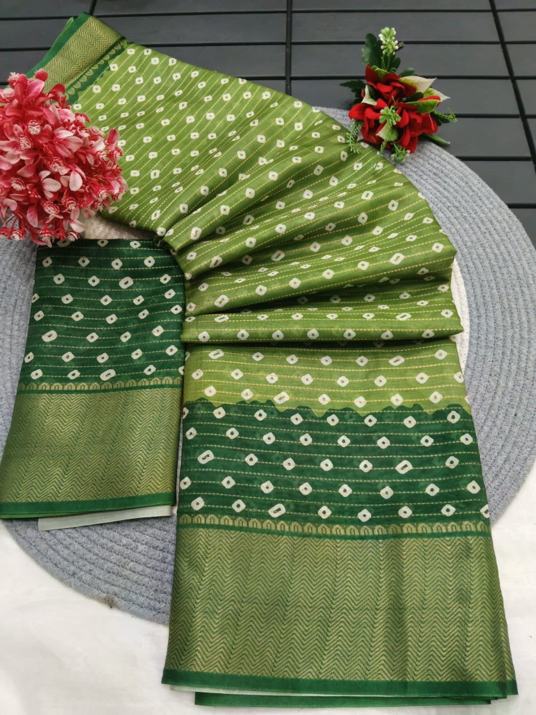 Peachmode Green Dola Silk Zari Border Saree - Image 3