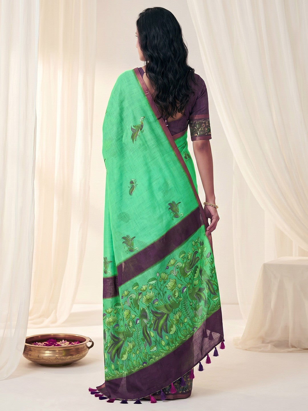 Peachmode Green Linen Cotton Zari Bentex Border Saree - Image 4