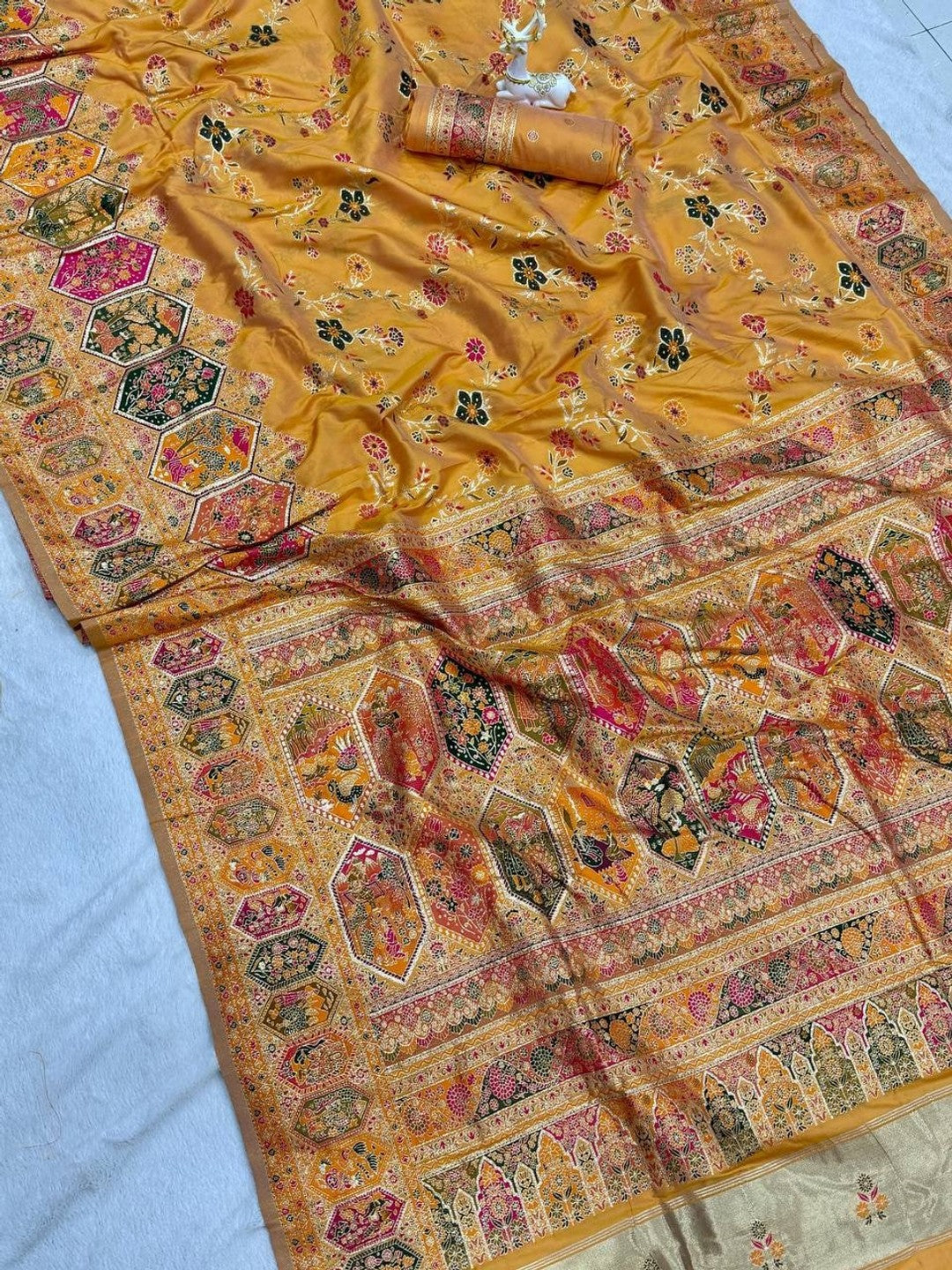 Peachmode Yellow Rajwadi Pashmina Silk Woven Saree - Image 4