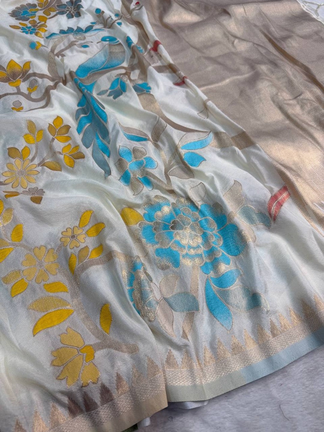 Peachmode Cream Crepe Khadi Silk Bird Motif Saree - Image 5