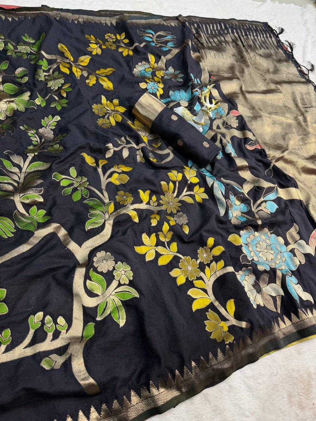 Peachmode Black Crepe Khadi Silk Bird Motif Saree - Image 4