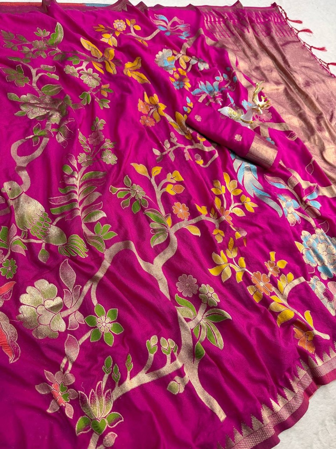 Peachmode Pink Crepe Khadi Silk Bird Motif Saree - Image 4