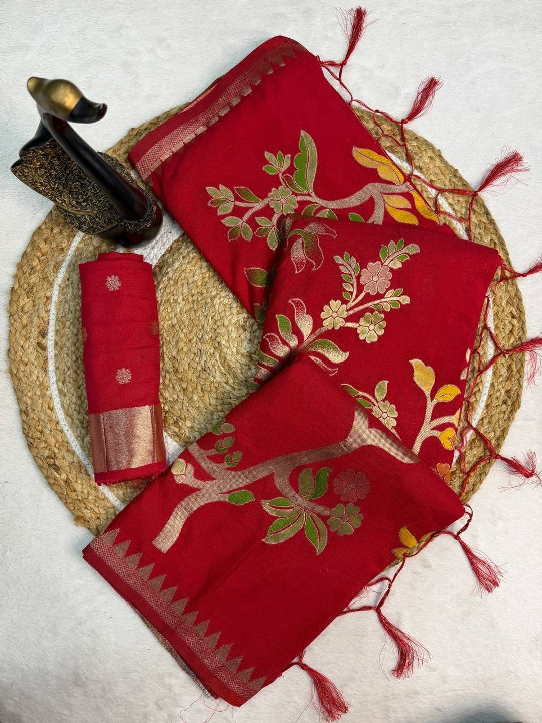 Peachmode Red Crepe Khadi Silk Bird Motif Saree - Image 2