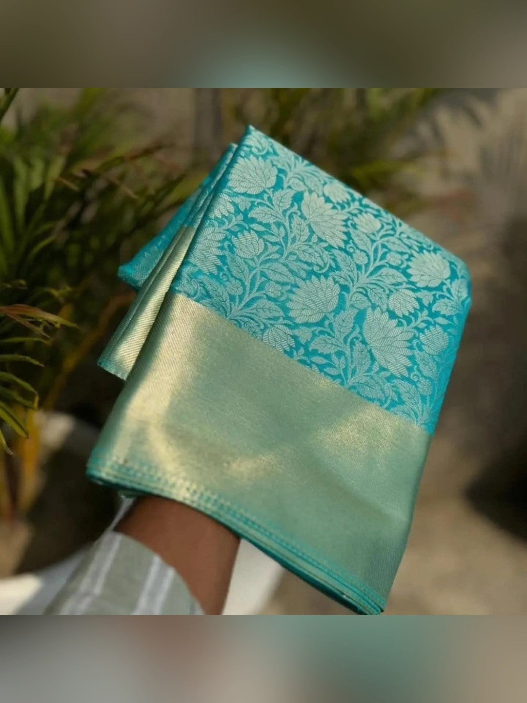 Peachmode Turquoise Zari Woven Saree - Image 4