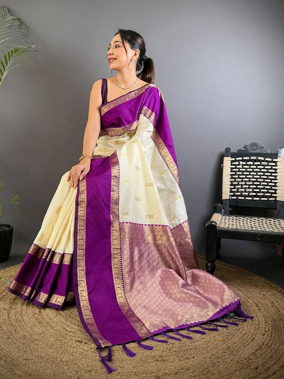 Peachmode Cream Kanjivaram Soft Silk Zari Saree - Image 8