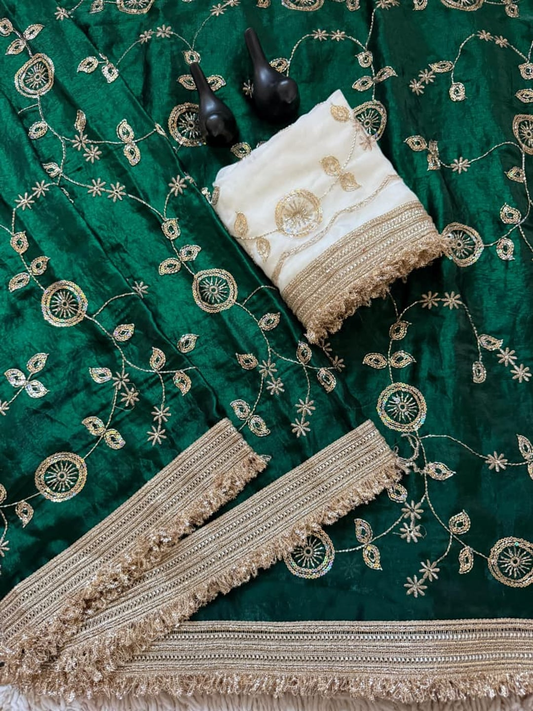 Peachmode Green Fandy Satin Saree with C-Pallu Embroidery and Lace Border - Image 5