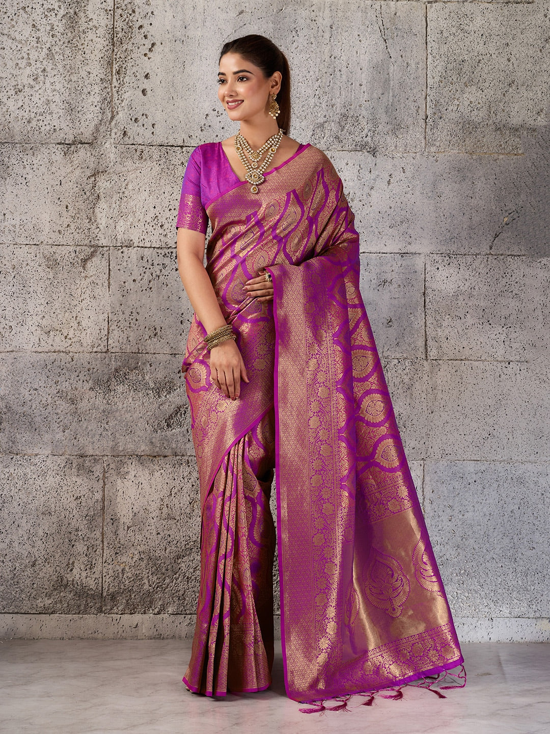 Peachmode Magenta Kanjivaram Silk Blend Saree - Image 1