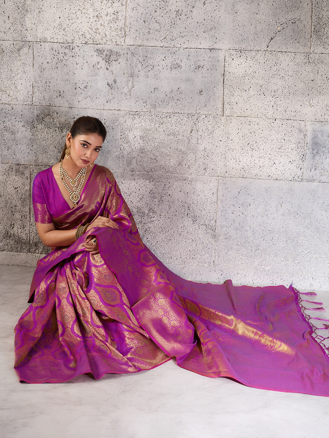 Peachmode Magenta Kanjivaram Silk Blend Saree - Image 4