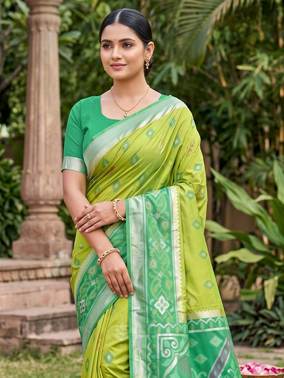 Peachmode Green Soft Silk Woven Saree - Image 4