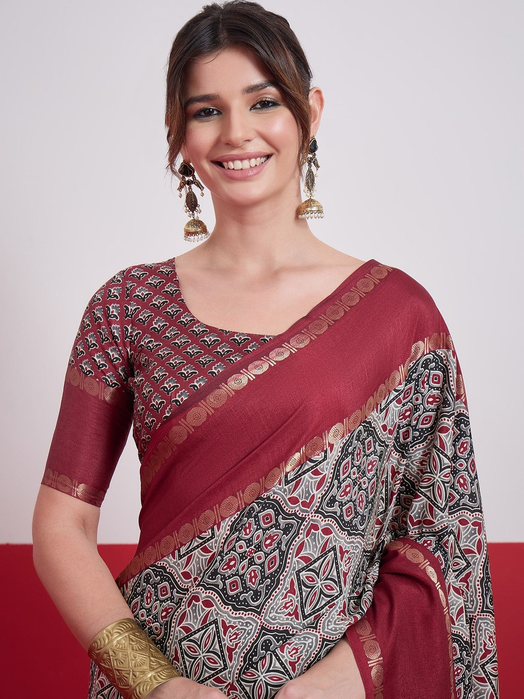 Peachmode Red Semi Modal Saree with Mirror Work - Image 5