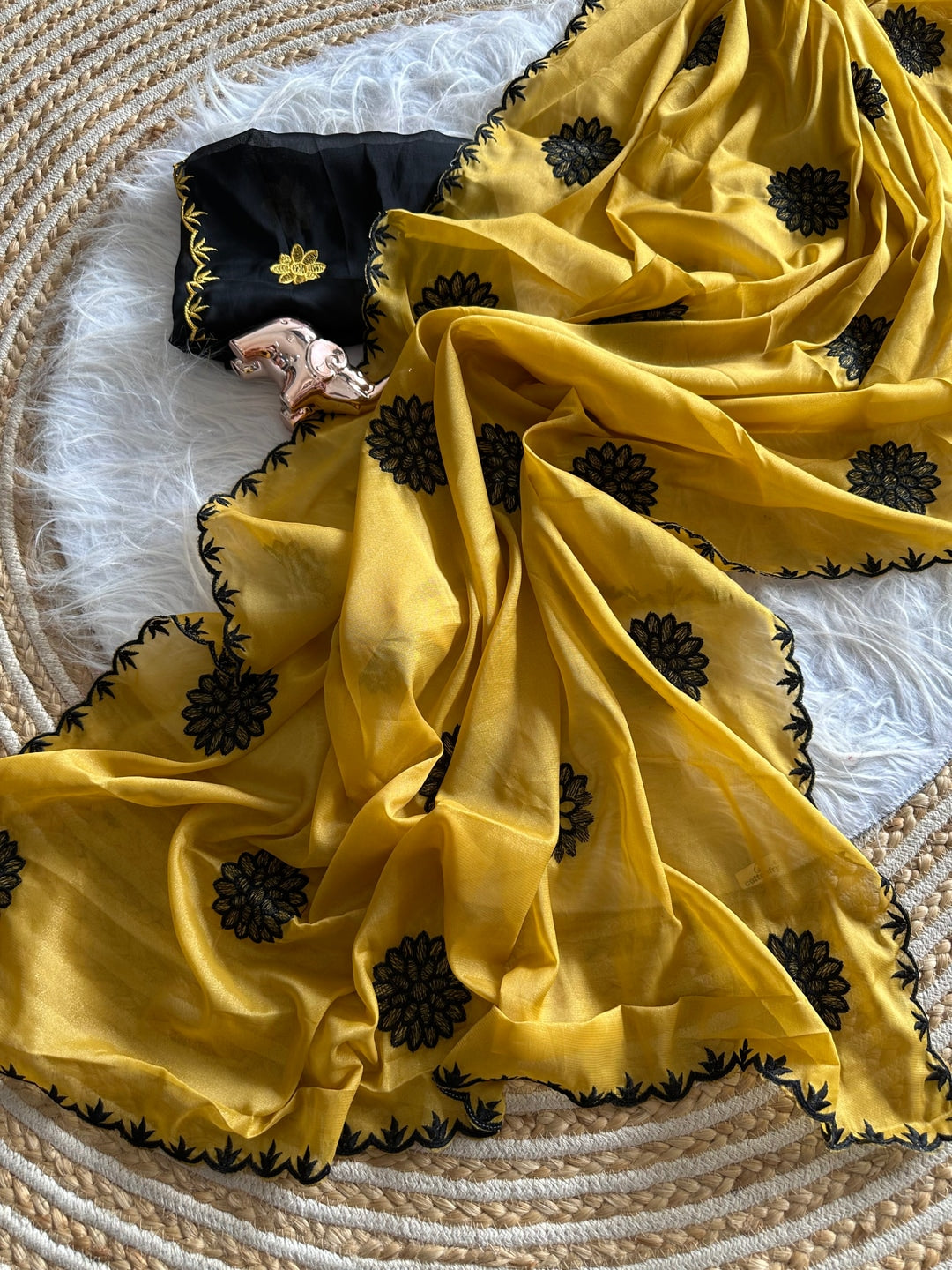 Peachmode Yellow Georgette Silk Embroidered Suryamukhi Saree - Image 5