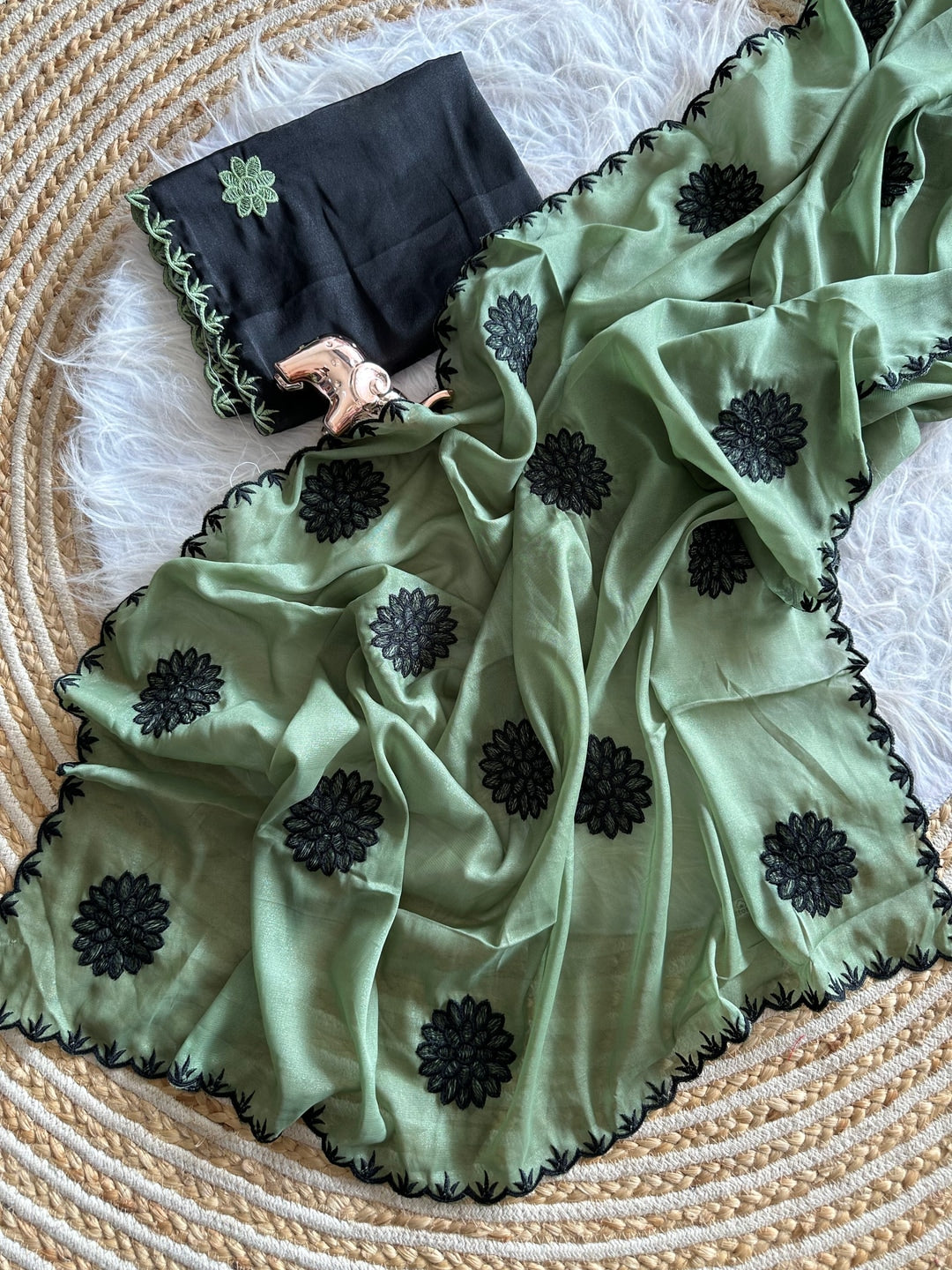 Peachmode Green Georgette Silk Embroidered Suryamukhi Saree - Image 5