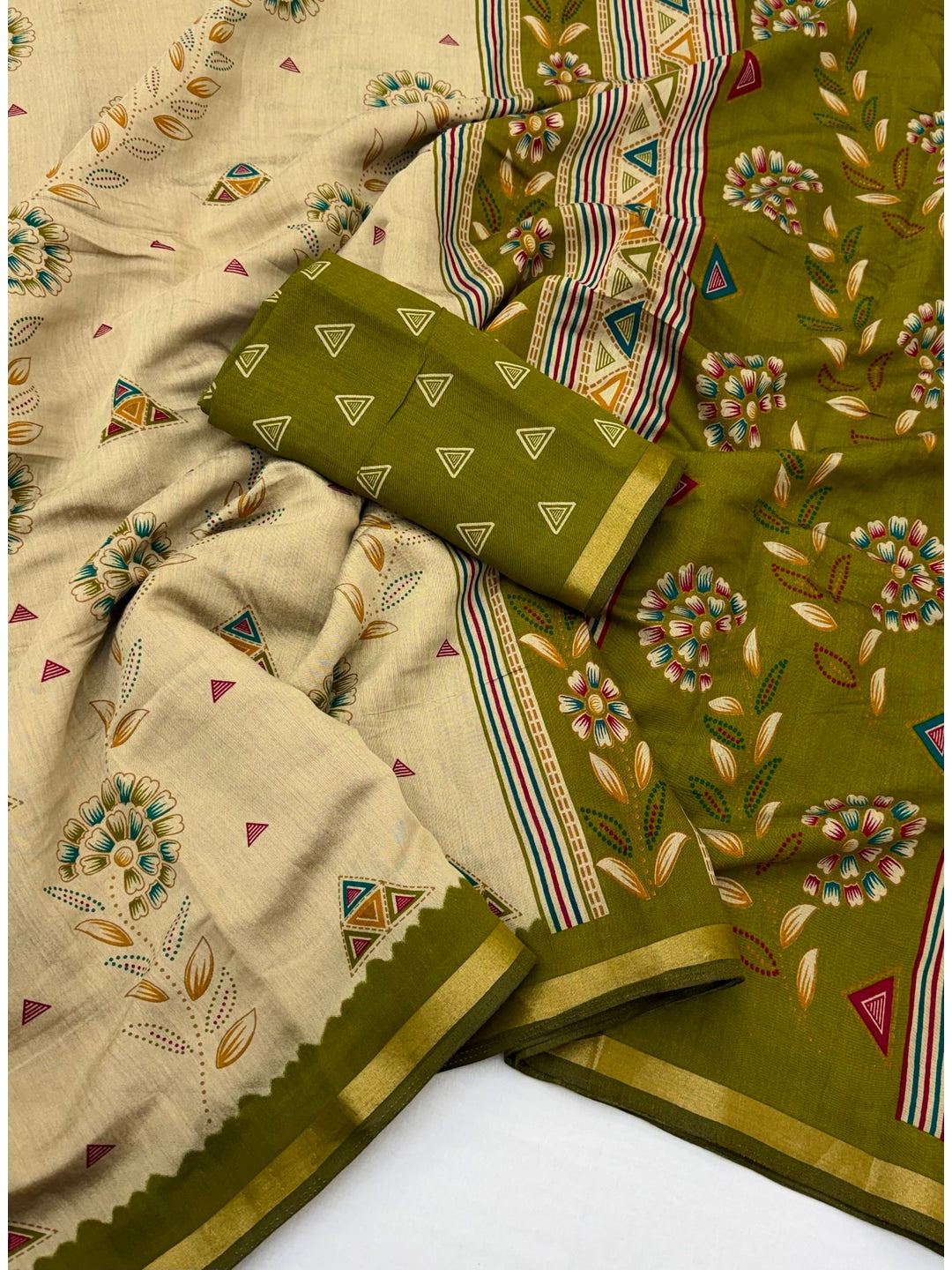 Peachmode Olive Cotton Blend Floral Printed Saree - Image 3