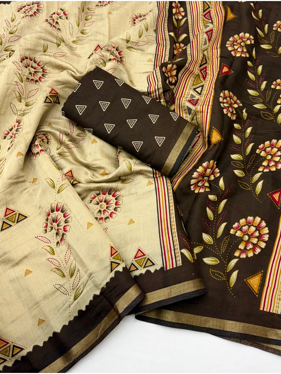 Peachmode Brown Cotton Blend Floral Printed Saree - Image 3