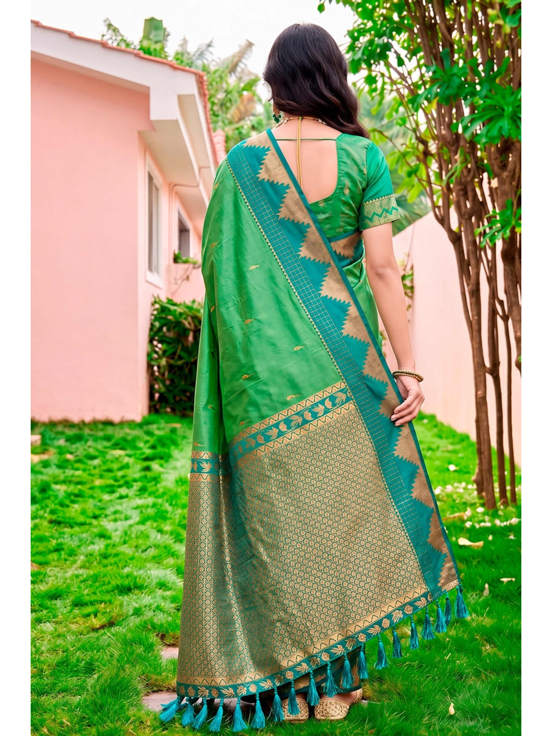 Peachmode Green Silk Blend Lichi Saree - Image 3