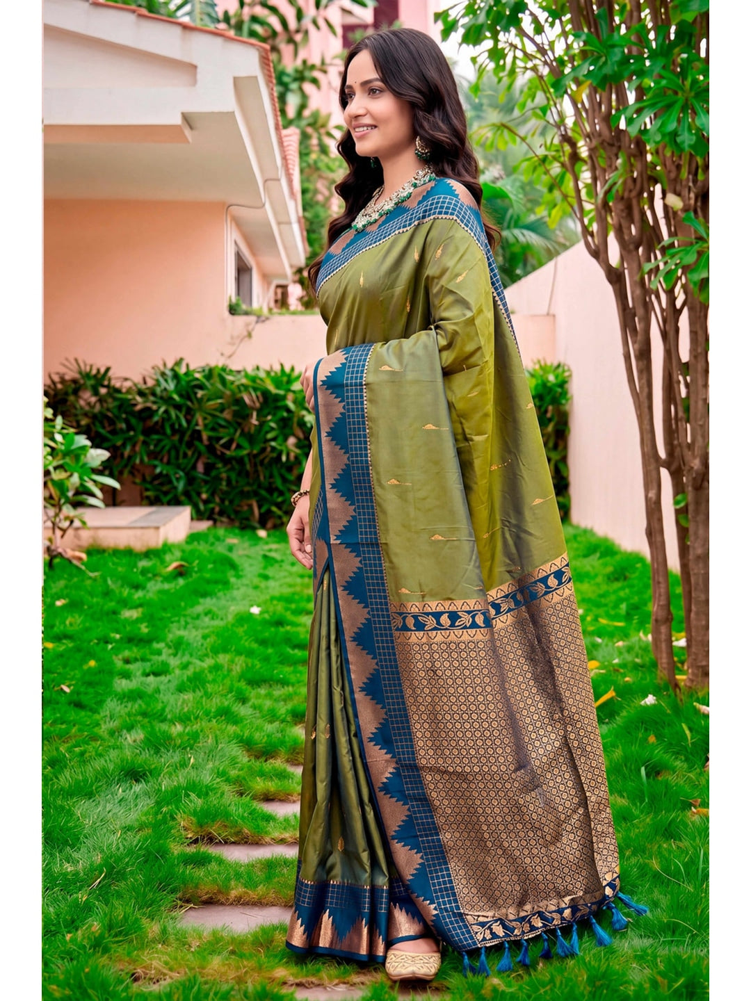 Peachmode Green Silk Blend Lichi Saree - Image 3