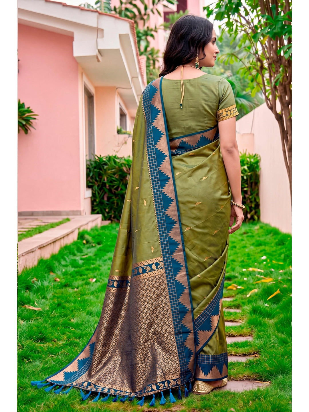 Peachmode Green Silk Blend Lichi Saree - Image 4