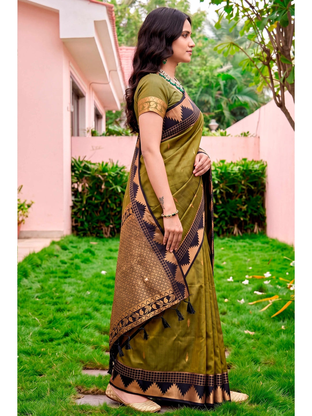 Peachmode Green Silk Blend Lichi Saree - Image 2