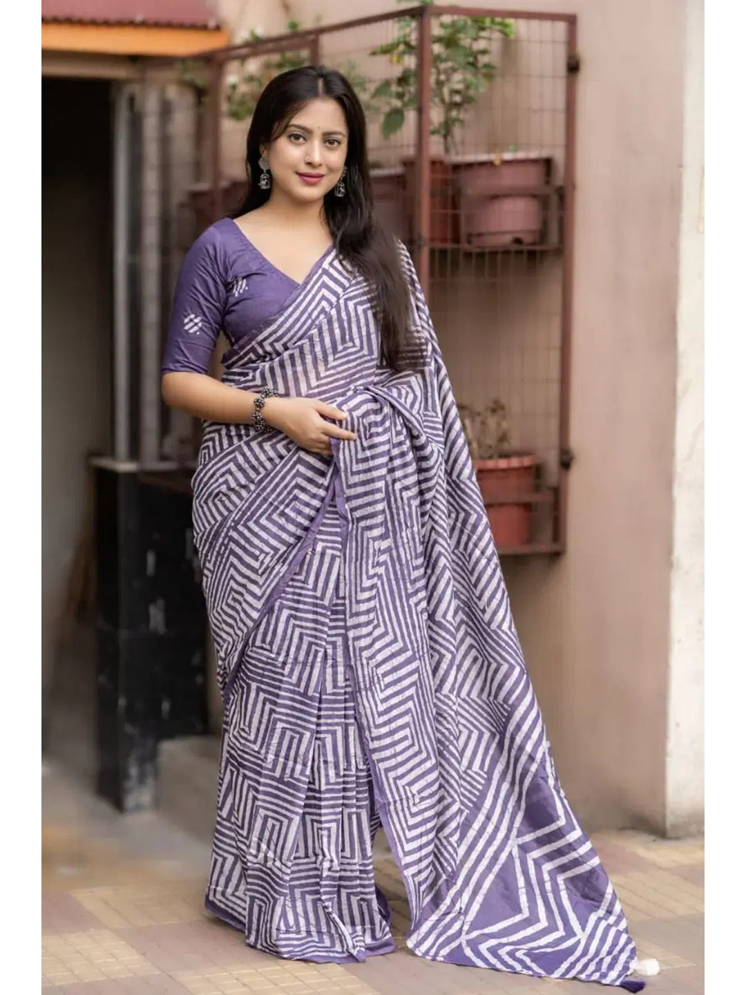 Peachmode Lavender Linen Cotton Floral Printed Saree - Image 2
