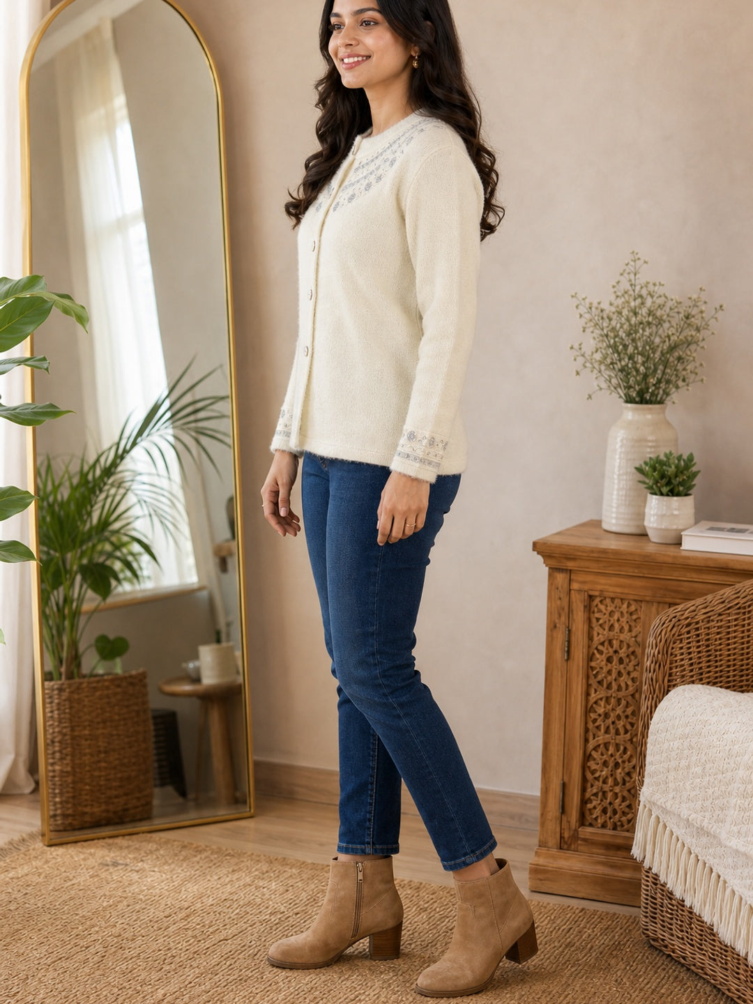 Cream Cozy Woven Wool Cardigan Designed For Comfortable Winter Layering - Image 2
