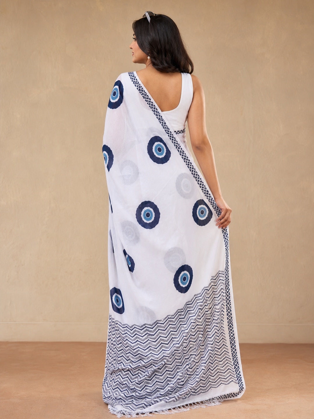 Peachmode White Linen Navy Circle Printed Saree - Image 3