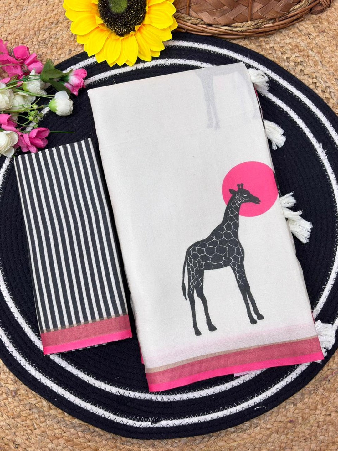 Peachmode Pink Malai Cotton Animal Digital Print Saree - Image 6